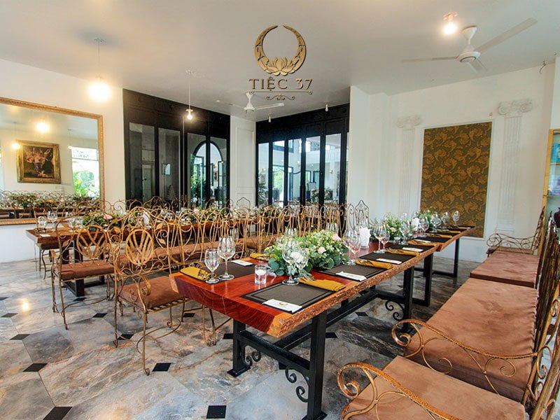Vì sao nên lựa chọn một đơn vị uy tín để tổ chức tiệc lưu động? Tổ chức tiệc lưu động trọn gói giúp hạn chế tối đa sự cố và rủi ro