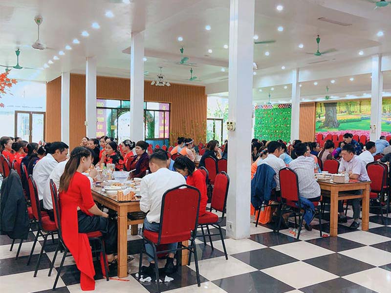 Nhà hàng Nam Hải – Địa điểm đặt tiệc lý tưởng tại Hưng Yên Không gian nhà hàng rộng rãi với thiết kế ấn tượng