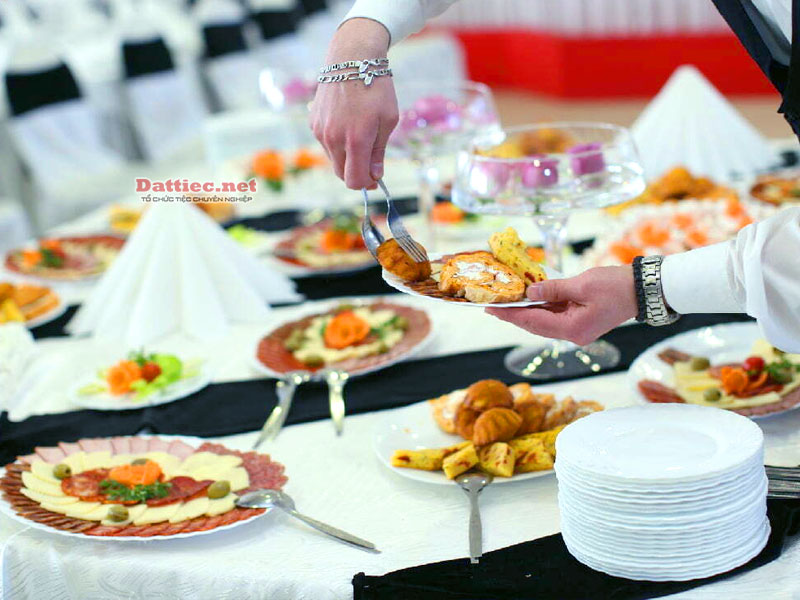 Xu hướng tiệc lưu động và những lưu ý Xu hướng tiệc lưu động và những lưu ý