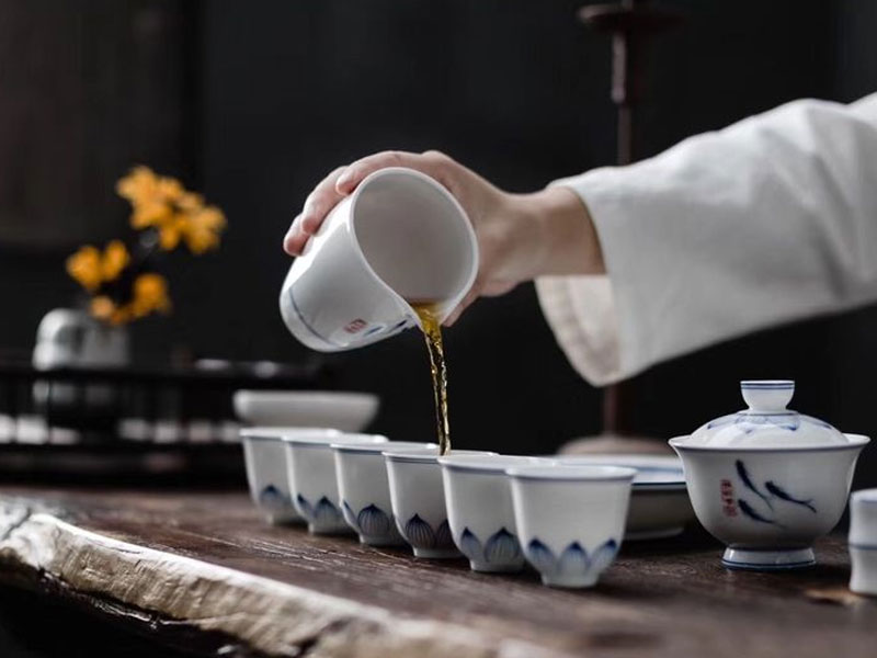 Nghệ thuật thưởng trà trong tĩnh lặng Nghệ thuật thưởng trà trong tĩnh lặng